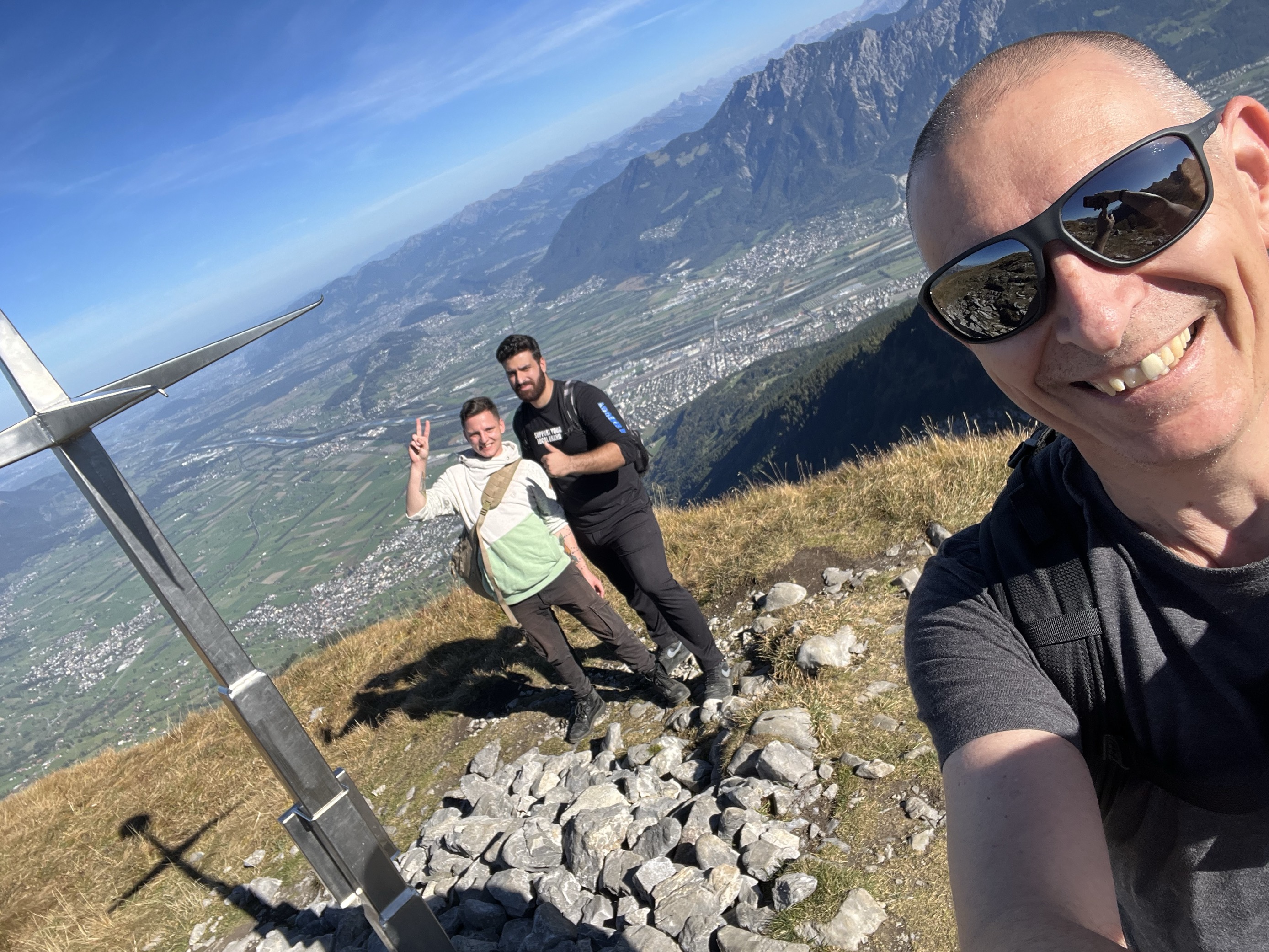 Von Bits und Bytes zu Berggipfeln: 2sic's IT-Helden erobern den Margelchopf - 2023