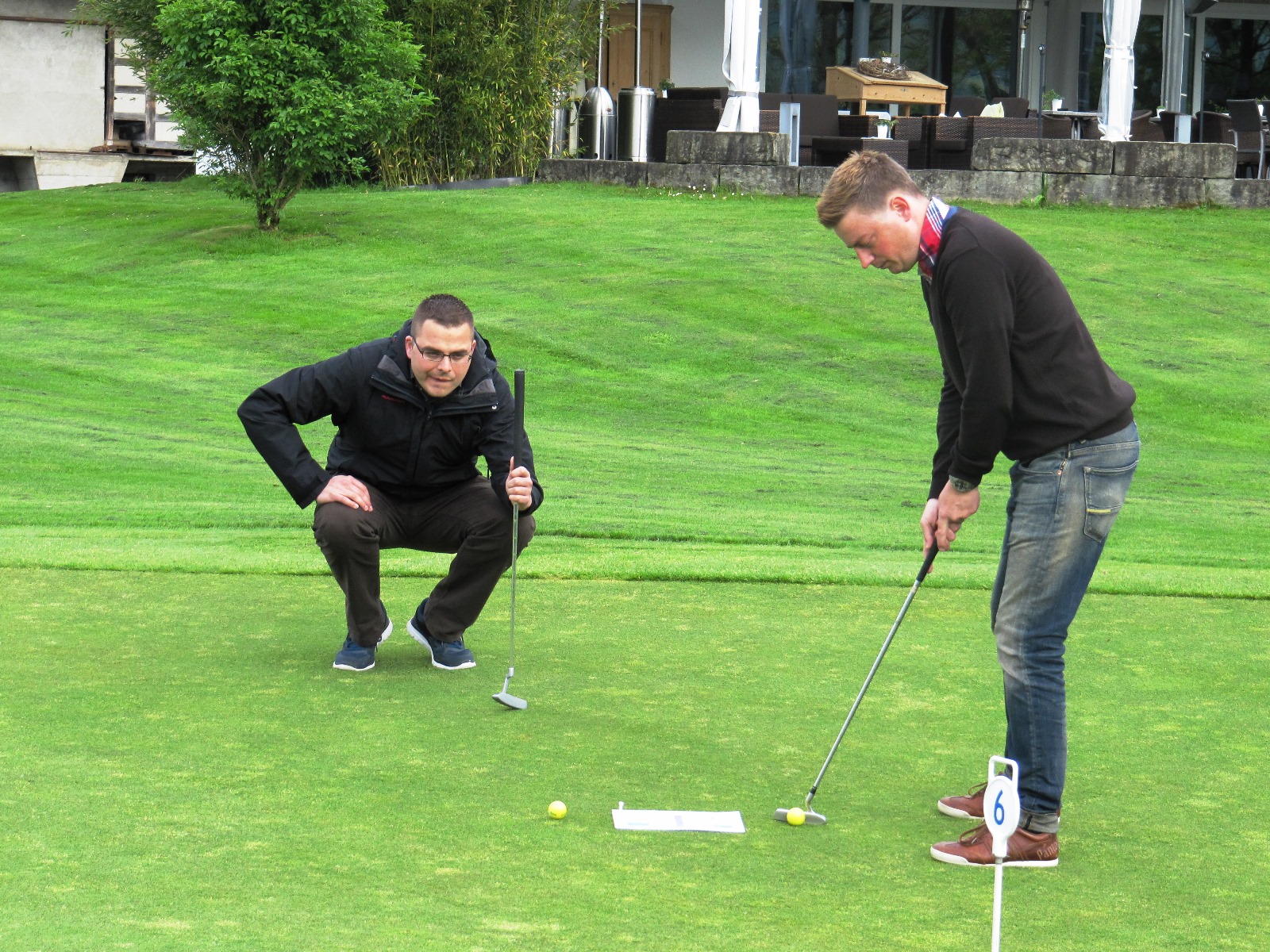 Abschlag, Putt und Apéro
